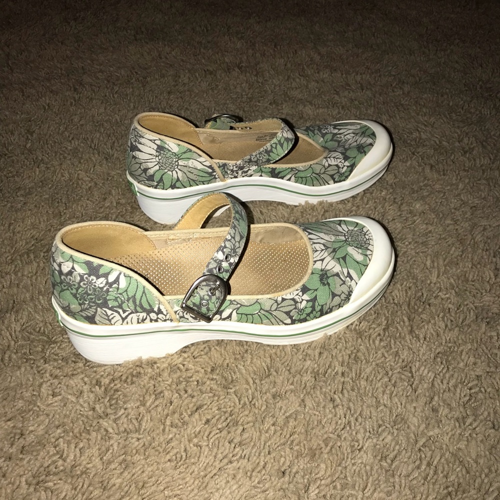 Dansko began flor sandals EUC Sz 40